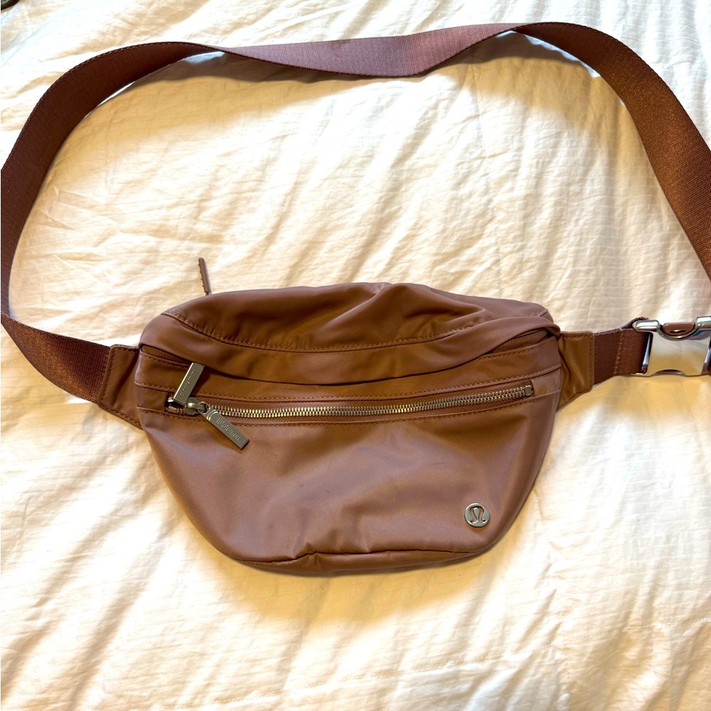 Lululemon Mauve Festival Bag